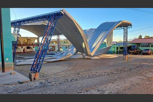 La obra aún no había sido inaugurada pero quedó en ruinas por los fuertes vientos. (Foto: Noticias Sololá)