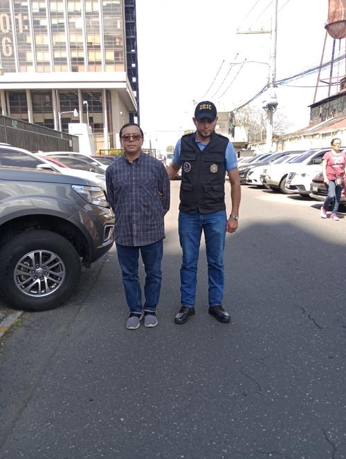 Héctor Perdomo a su llegada a la torre de Tribunales. (Foto: PNC)