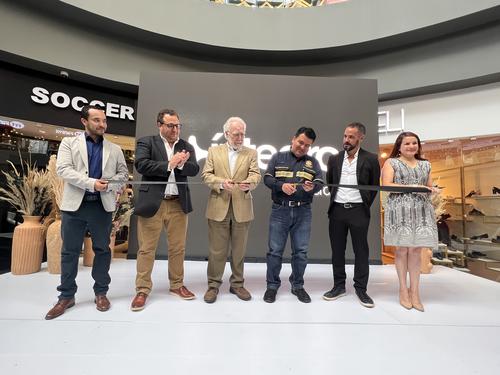 Corte de cinta inaugural. (Fotografía: Content Marketing Soy502)