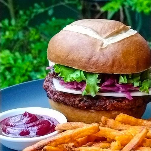 (Fotografía obtenida de la página de Facebook de LAVKA)