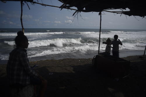 i5, oleaje, sipacate, destrucción, chalet, carretera nacional, cambio climático, escuintla, guatemala