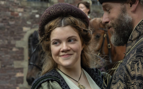 Georgie Henley interpretando a Meg Tudor en The Spanish Princess. (Foto: Captura de pantalla)