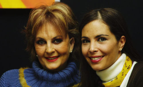 Talina Fernandes junto a su hija Mariana Levy