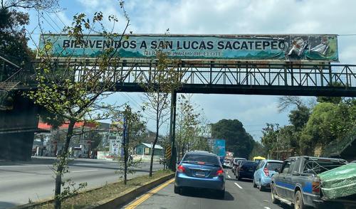 Los conductores que se dirigen por la ruta Interamericana han reportado complicaciones de tránsito en ese sector. (Foto: Fredy Hernández/Soy502)