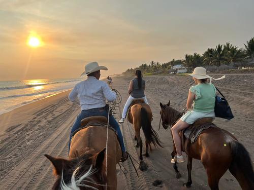 Ademas de la boda, se proponen paseos por la paya. (Foto: Inguat)