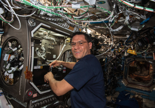 Frank Rubio se ha tenido que acostumbrar a la gravedad. (Foto: La Vanguardia)