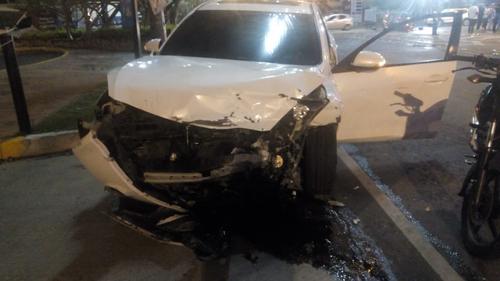 Los vehículos presentan daños en la parte frontal. (Fotos: Amílcar Montejo)