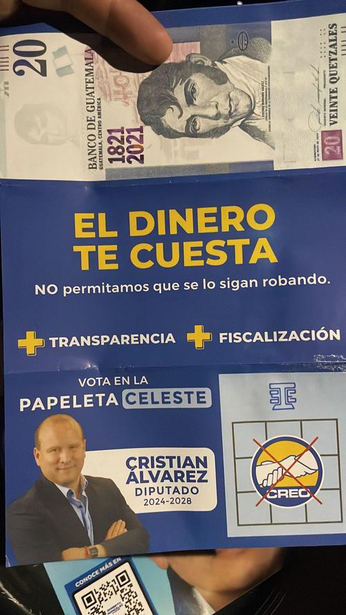 El volante que promueve la candidatura de un diputado y genera polémica por simular dinero. (Foto: cortesía/Soy502)