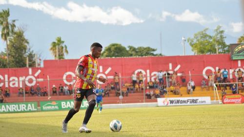 El costarricense defenderá nuevamente la camisola de los 'Súper Gallos' del Deportivo Zacapa.