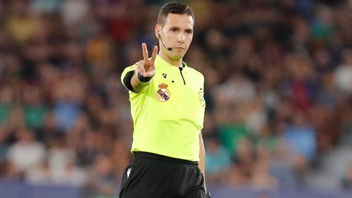 "La estrategia del Madrid en la segunda parte para remontar al Almería ha sido clara, balones a Hernandez Maeso y que invente".