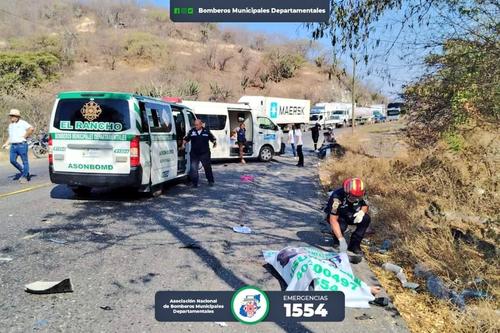 Motorista falleció al sufrir un accidente en el Kilómetro 97 de la ruta al Atlántico. Los Bomberos Municipales ya coordinan con el Ministerio Público.