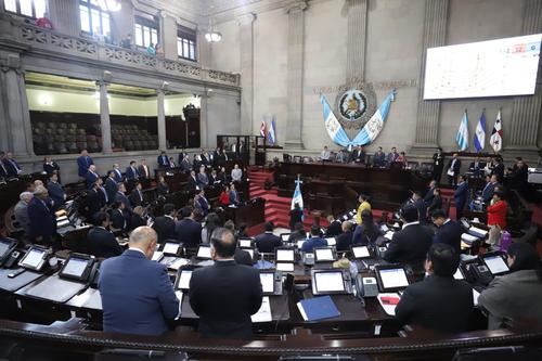 Tercera lectura: avanza aprobación de ley de tarjetas de crédito en el Congreso