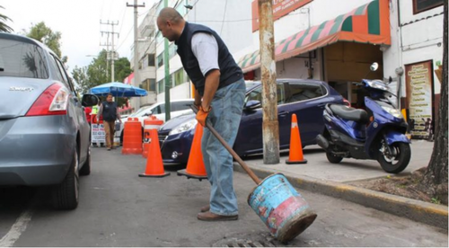 Cuidacarros, tránsito, parqueo vía pública
