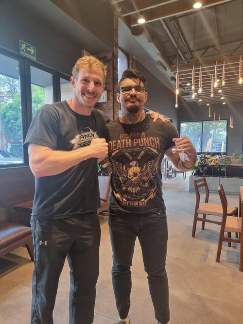 chivareto pelea viernes santo Matthew Anderson9