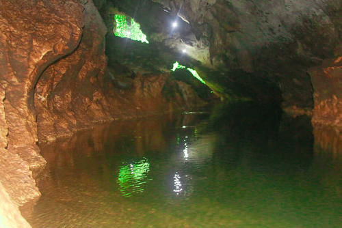La Cueva del Gallo cuenta con una pequeña laguna dentro. (Foto: Archivo)