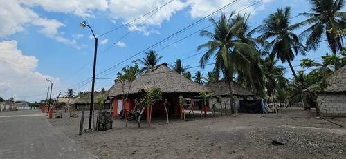 La población local aprovecha las bondades que regala el océano Pacífico. (Foto: Surama Rodas/Colaboradora)