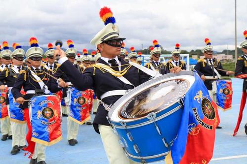 La sección de redoble y bombos del Liceo Guatemala. (Foto: Eddy Recinos/Colaborador)