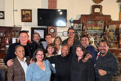 ricardo arjona compañeros universidad