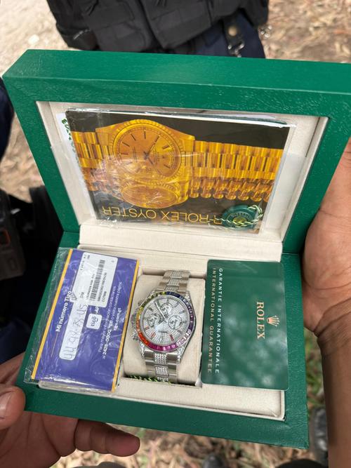 En un operativo en la cárcel para mujeres de Pavón Fraijanes se localizó un reloj valorado en Q63,900. (Foto: PNC)