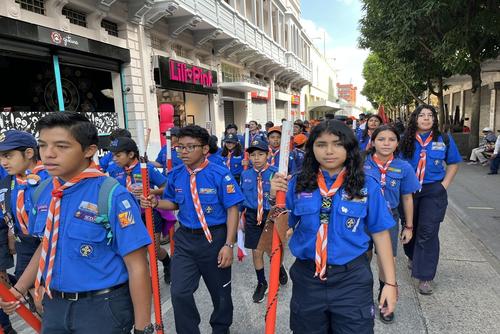 Los vecinos pudieron ver las pañoletas, sonrisas y pasos firmes durante la Caminata Scout Nacional, organizada por la Asociación de Scouts de Guatemala. (Foto: Sandra Sebastián/Colaboradora)