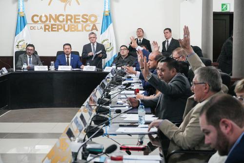 Jefes de bloque del Congreso acordaron citar a los ministros de Energía, Ambiente y Defensa, responsables del plan de cierre técnico y ambiental de los pozos petroleros en Petén. (Foto: Wilder López/Soy502)