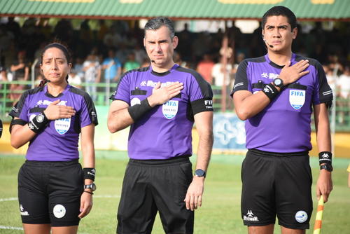 El curso contará con clases teóricas y prácticas sobre el terreno de juego simulando situación reales de un partido. (Foto: Archivo)