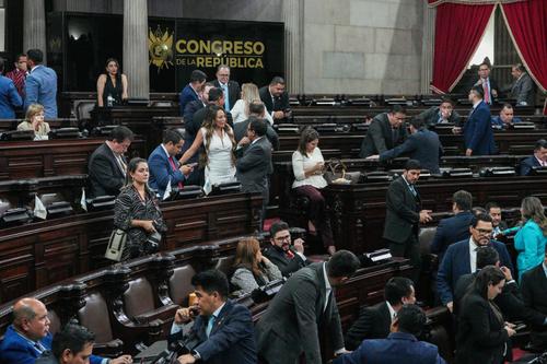 Más de un año después de haber sido presentada, ha empezado a avanzar la iniciativa de "ley de la silla" en el pleno del Congreso. (Foto: Wilder López/Soy502)
