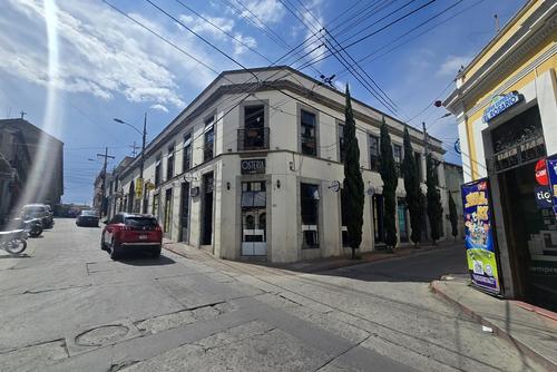 El Portal Burgers está ubicada en el corazón del Centro Histórico de Quetzaltenango. (Foto: Erick Colop/Colaborador)