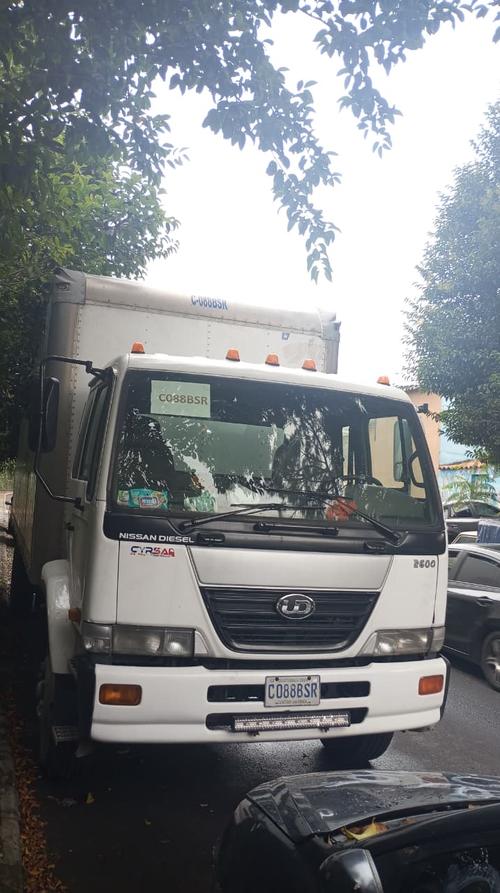 El camión fue reportado como robado en la madrugada y horas después localizado por un hecho de tránsito. (Foto: PNC)