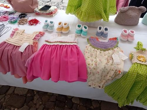 Se dedica a elaborar prendas para niñas, las cuales son de sus productos más comercializados. (Foto: Carlos Vicente/Colaborador)