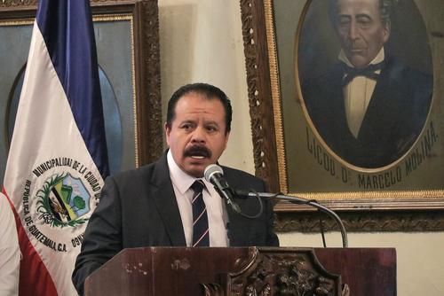 Juan Fernando López, alcalde de Xela presentó el diseño final del estadio Mario Camposeco. (Foto: Oswaldo Cop/Colaborador)