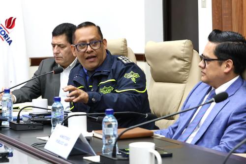 Autoridades de Emetra indicaron que la falta de una sanción contra los denominados apartaparqueos mantiene la problemática. (Foto: Congreso Guatemala)