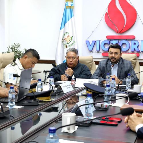 Durante la reunión se enfatizó la importancia del trabajo interinstitucional para desarrollar un protocolo de acción que permita catalogar la acción de obstaculizar los parqueos públicos como un delito. (Foto: Congreso Guatemala)