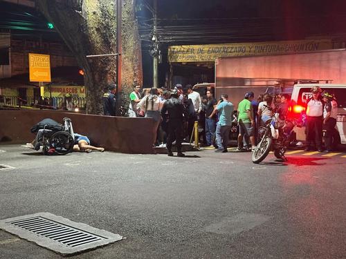 Uno de los fallecidos quedó sin vida en su silla de ruedas. (Foto: Bomberos Voluntarios)