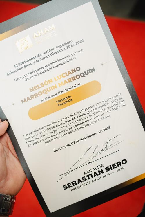 Reconocimiento al alcalde de Masagua por parte de la ANAM. (Foto: Nelson Marroquín)