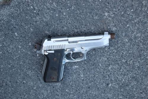 Al momento de la captura se le incautó una pistola. (Foto: PNC)