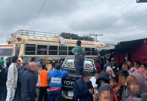 Dos unidades de la estación No. 5 de Quiché prestaron apoyo para estabilizar a las personas heridas. (Foto: ASONBOMD)