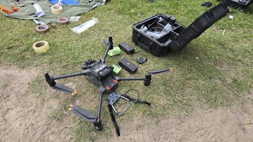 Se encontró con tres drones en total, uno de ellos valorado en Q. 200 mil. (Foto: PNC)