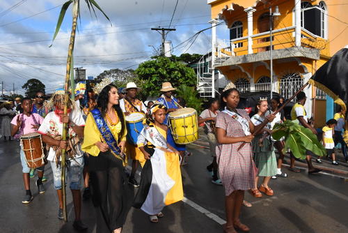 Las soberanas de la localidad acompañan la celebración. (Foto: Archivo)