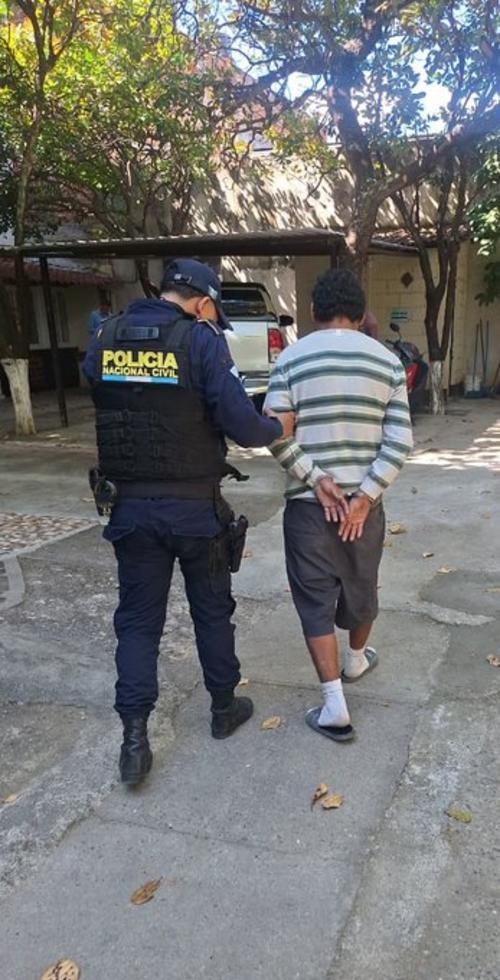 El capturado fue identificado como Jhony Abimael “N”, de 33 años. (Foto: PNC)