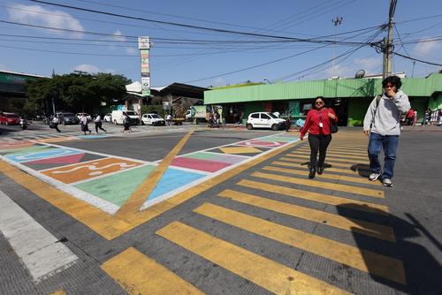 También los peatones deben de aprender a prevenir accidentes. (Foto: Héctor Gómez/Colaborador)