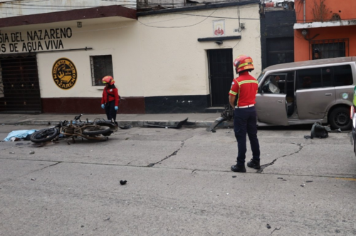 Elementos de bomberos acudieron a la escena, sin embargo el hombre ya había fallecido. (Foto: Bomberos Voluntarios)