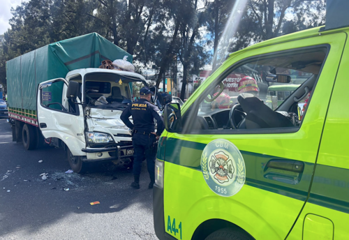 Autoridades realizarán movilización del vehículo para liberar el paso de la calzada. (Foto:Rafael Zuñiga/ CBM)