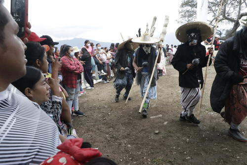 Bailan cada 3 de mayo en petición de cosechas abundantes. (Foto: Leonel Vásquez/Colaborador)