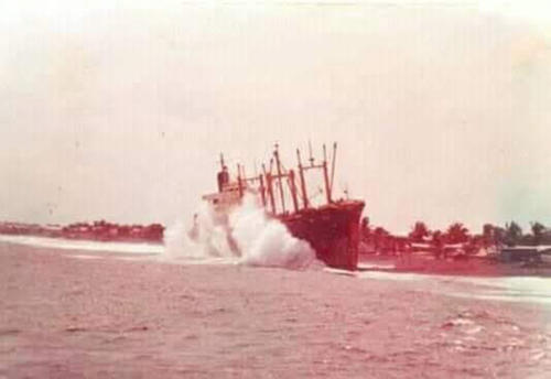 Múltiples fueron los barcos que llegaron al país en el antiguo muelle. (Foto: Cortesía)