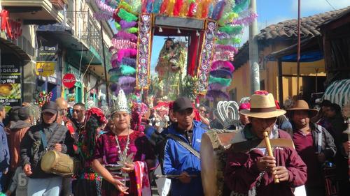 Las tradiciones católicas forman parte importante de Chichicastenango, producto de la influencia española durante la época de la conquista. (Foto: Servando Conoz/Colaborador)