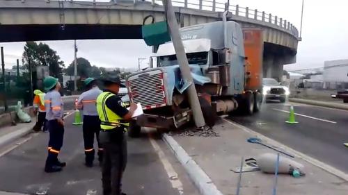 Elementos de PROVIAL se encuentra regulando el tránsito. (Foto: PROVIAL)