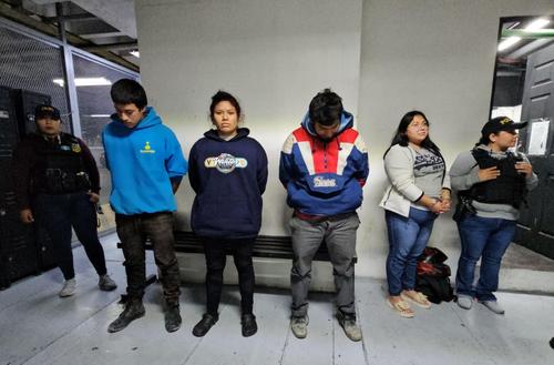 Los capturados son señalados de extorsionar en el municipio de Fraijanes y sus alrededores. (Foto: PNC)