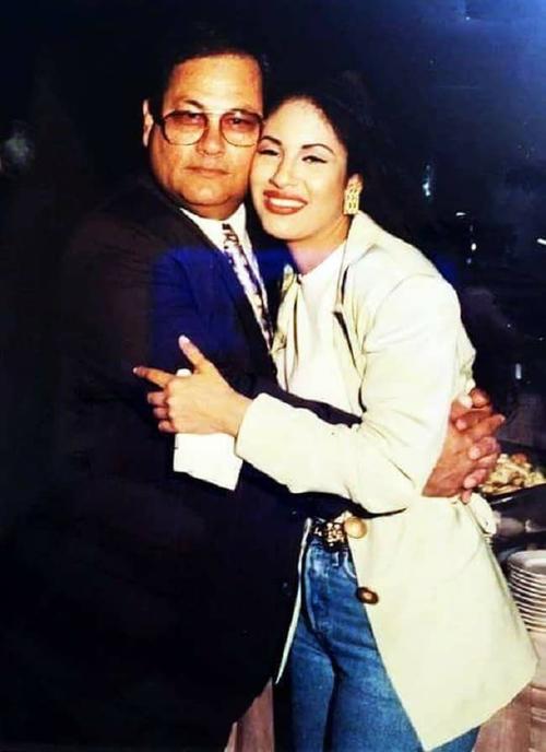 Selena descubrió su talento vocal a los seis años junto a su padre. (Foto: X)