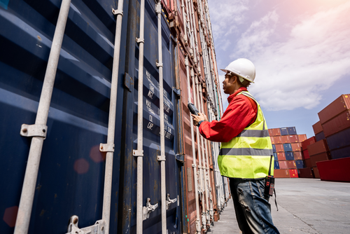 Representantes del sector exportador también manifestaron su preocupación debido a que el incremento al salario mínimo no sería en concordancia con la productividad. (Foto: Canva/Soy502)